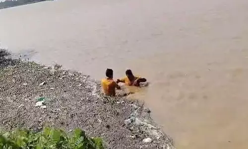 कथाजोड़ी नदी में एक अज्ञात महिला का शव तैरता हुआ मिला