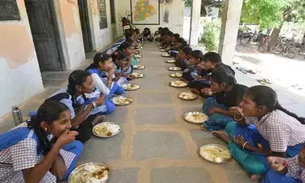Telangana: शिक्षण और गैर-शिक्षण कर्मचारियों के लिए मध्य मई भोजन