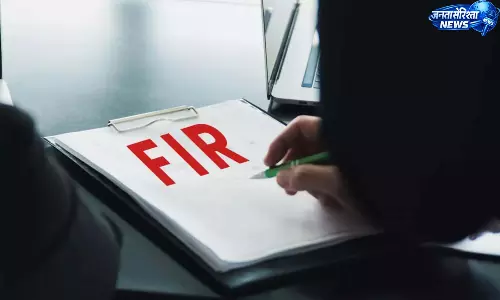 महिला कांस्टेबल पर आपत्तिजनक टिप्पणी पर FIR दर्ज महिला कांस्टेबल पर आपत्तिजनक टिप्पणी पर FIR दर्ज