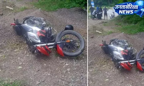 अस्पताल जाते समय बाइक सवार पिता-पुत्र हादसे का शिकार