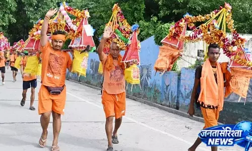 कांवड़ियों से गूंजा नाथ नगरी, सोमवार को लगेगा भोले का जयकारा कांवड़ियों से गूंजा नाथ नगरी, सोमवार को लगेगा भोले का जयकारा