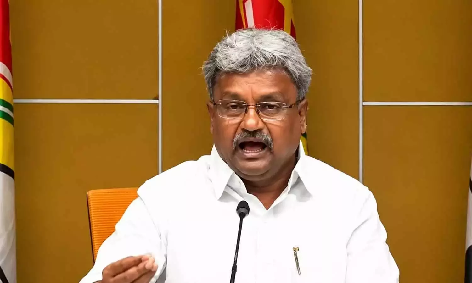 Andhra: टीडीपी ने एआई वीडियो को लेकर अंबाती के खिलाफ शिकायत की Andhra: टीडीपी ने एआई वीडियो को लेकर अंबाती के खिलाफ शिकायत की