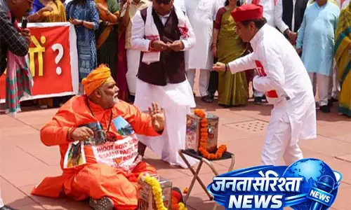 पप्पू यादव की मुश्किलें बढ़ीं, मंदिर चोरी के विरोध में विपक्ष का प्रदर्शन पप्पू यादव की मुश्किलें बढ़ीं, मंदिर चोरी के विरोध में विपक्ष का प्रदर्शन