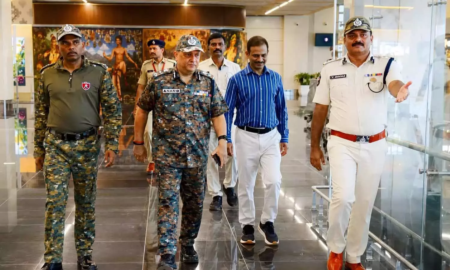 Andhra: DGP ने पीएम के दौरे को लेकर सुरक्षा की समीक्षा की Andhra: DGP ने पीएम के दौरे को लेकर सुरक्षा की समीक्षा की