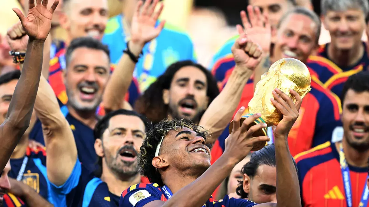फीफा ने वापस ली विवादित निवेश योजना, UEFA ने जताई खुशी फीफा ने वापस ली विवादित निवेश योजना, UEFA ने जताई खुशी