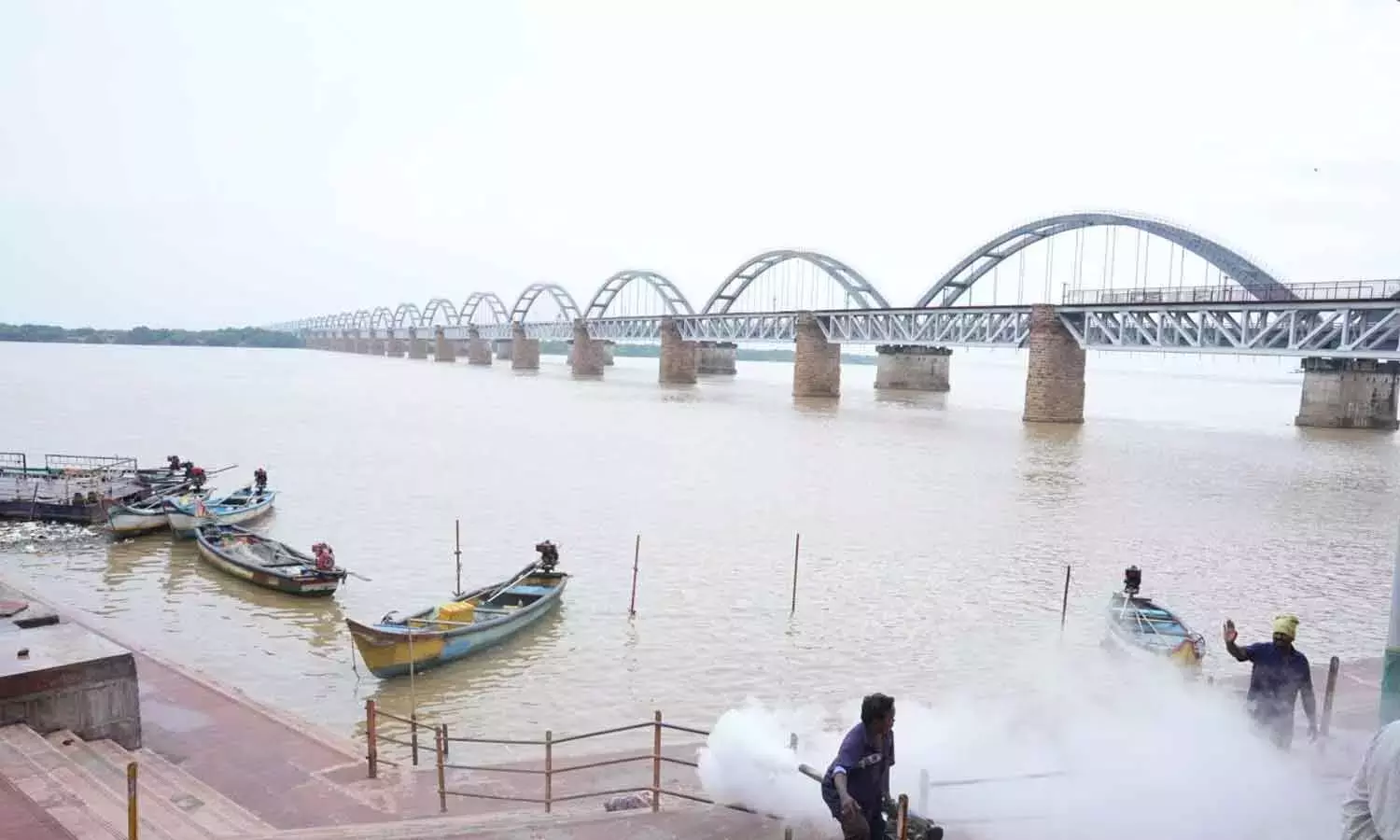 Andhra: गोदावरी में बाढ़ का स्तर बढ़ा; छह जिलों में अलर्ट Andhra: गोदावरी में बाढ़ का स्तर बढ़ा; छह जिलों में अलर्ट
