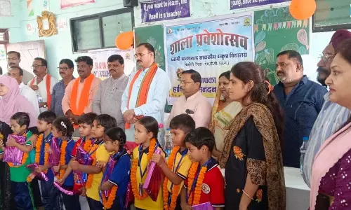मिशन 100 की शपथ से गूंजा चिरमिरी, 20 बेटियों को साइकिल और 50 पौधों से सजा शिक्षा का उत्सव