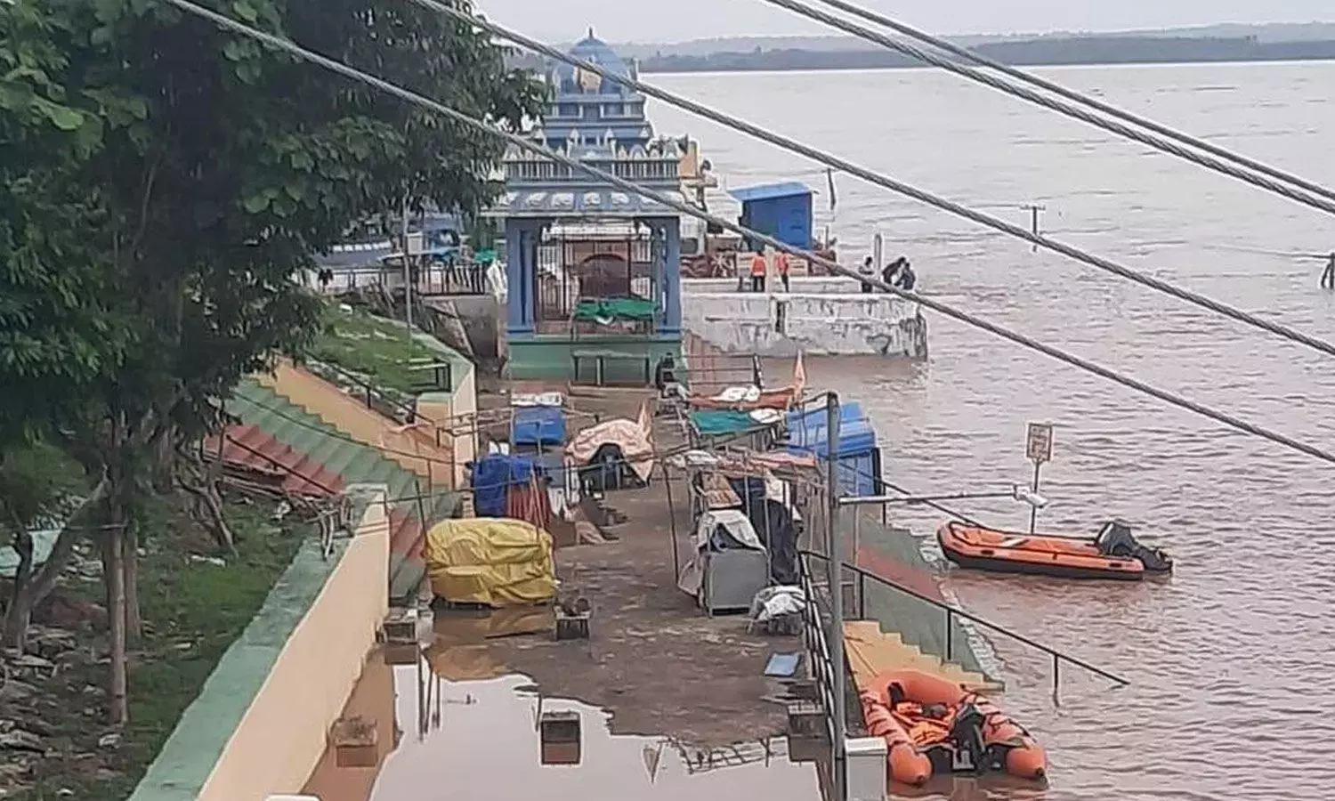 Andhra: भद्राचलम में गोदावरी नदी उफान पर, जगह-जगह तीसरी चेतावनी जारी Andhra: भद्राचलम में गोदावरी नदी उफान पर, जगह-जगह तीसरी चेतावनी जारी