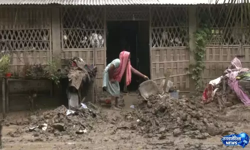 Assam में बाढ़ के बीच शिवसागर के निवासी भविष्य को लेकर अनिश्चित Assam में बाढ़ के बीच शिवसागर के निवासी भविष्य को लेकर अनिश्चित