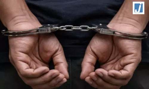 जेई-सुपरवाइजर को 7.50 लाख रुपये की रिश्वत लेते विजिलेंस टीम ने किया गिरफ्तार जेई-सुपरवाइजर को 7.50 लाख रुपये की रिश्वत लेते विजिलेंस टीम ने किया गिरफ्तार