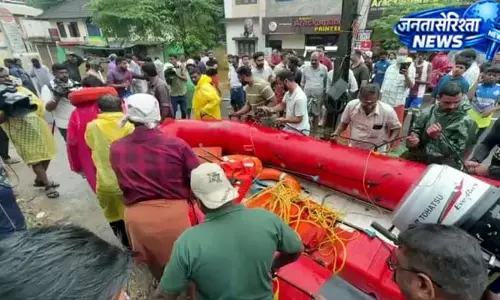 केरल तट पर 17 मछुआरों को मिली नई जिंदगी केरल तट पर 17 मछुआरों को मिली नई जिंदगी