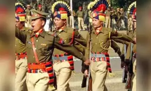 असम पुलिस ने जजों और मंत्रियों के साथ तैनात 37 होम गार्ड्स को हटा दिया असम पुलिस ने जजों और मंत्रियों के साथ तैनात 37 होम गार्ड्स को हटा दिया