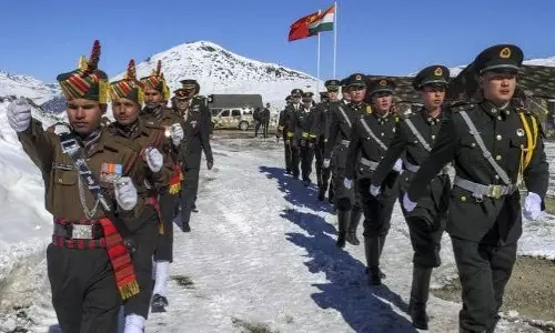 छह साल तक बंद रहने के बाद नाथुला के ज़रिए भारत-चीन सीमा व्यापार फिर से शुरू हो गया छह साल तक बंद रहने के बाद नाथुला के ज़रिए भारत-चीन सीमा व्यापार फिर से शुरू हो गया