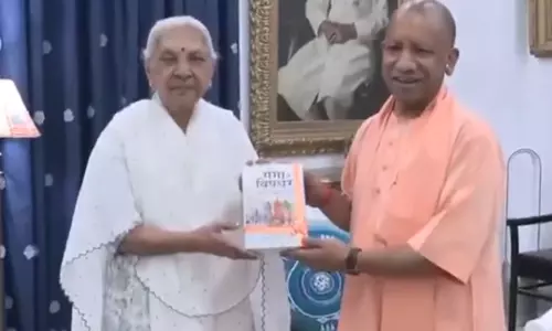 सीएम योगी आदित्यनाथ ने राज्यपाल आनंदीबेन पटेल से की मुलाकात, लखनऊ में हुई अहम बैठक सीएम योगी आदित्यनाथ ने राज्यपाल आनंदीबेन पटेल से की मुलाकात, लखनऊ में हुई अहम बैठक