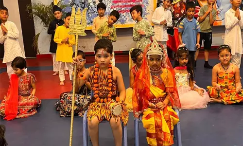 मुज़फ्फरनगर स्कूल में दिखी शिव भक्ति, बच्चों ने किया जलाभिषेक मुज़फ्फरनगर स्कूल में दिखी शिव भक्ति, बच्चों ने किया जलाभिषेक