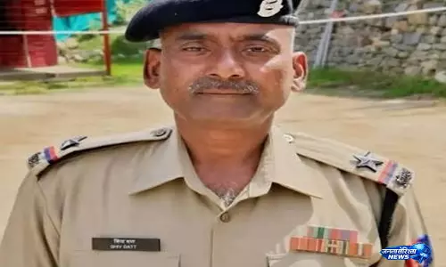 ASI शिवदत्त प्रजापति की अंतिम विदाई रुकी, मांगों को लेकर अड़े परिजन ASI शिवदत्त प्रजापति की अंतिम विदाई रुकी, मांगों को लेकर अड़े परिजन