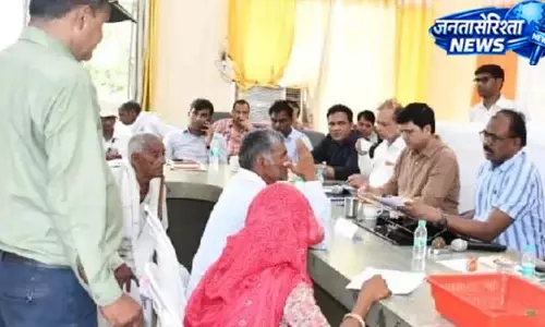 फिरोजाबाद में डीएम का संवेदनशील कदम, किसानों को मिली राहत फिरोजाबाद में डीएम का संवेदनशील कदम, किसानों को मिली राहत