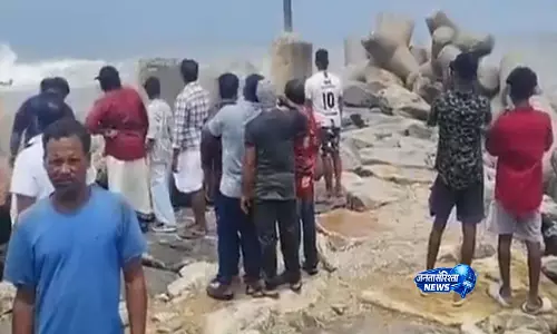 मुथलापोझी में लापता मछुआरों की तलाश में नौसेना की मदद मुथलापोझी में लापता मछुआरों की तलाश में नौसेना की मदद