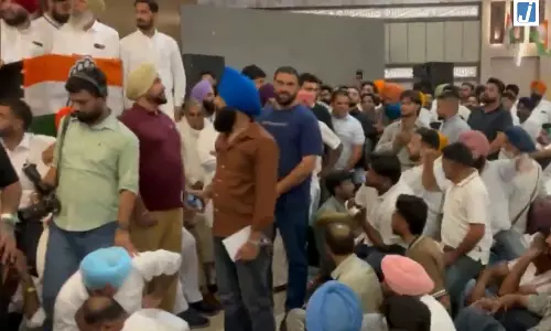 कांग्रेस कार्यक्रम में चन्नी के समर्थन में लगे नारे, भूपेश बघेल और राजा वड़िंग की मौजूदगी में दिखी सियासी हलचल कांग्रेस कार्यक्रम में चन्नी के समर्थन में लगे नारे, भूपेश बघेल और राजा वड़िंग की मौजूदगी में दिखी सियासी हलचल