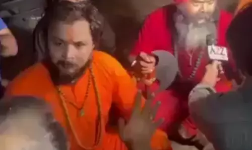 दिल्ली में पप्पू यादव के खिलाफ प्रदर्शन, आवास पर पहुंचे साधु-संत