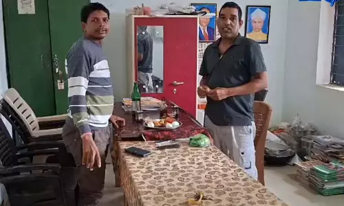 गरियाबंद के स्कूल में शराब पार्टी का वीडियो वायरल