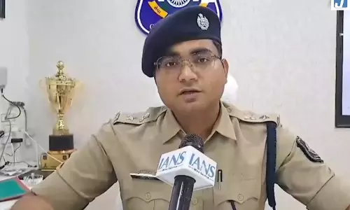 शेयर बाजार के नुकसान से परेशान युवक ने मां की हत्या कर की आत्महत्या शेयर बाजार के नुकसान से परेशान युवक ने मां की हत्या कर की आत्महत्या
