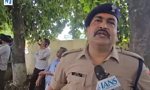 हरिद्वार में दो पक्षों में विवाद के बाद पथराव, पुलिस ने दर्ज की FIR, वीडियो फुटेज से होगी पहचान हरिद्वार में दो पक्षों में विवाद के बाद पथराव, पुलिस ने दर्ज की FIR, वीडियो फुटेज से होगी पहचान