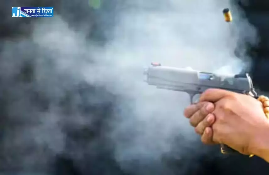 घर के गेट में खड़े प्रॉपर्टी डीलर की हत्या, इस वारदात को गैंगवार मान रही पुलिस घर के गेट में खड़े प्रॉपर्टी डीलर की हत्या, इस वारदात को गैंगवार मान रही पुलिस