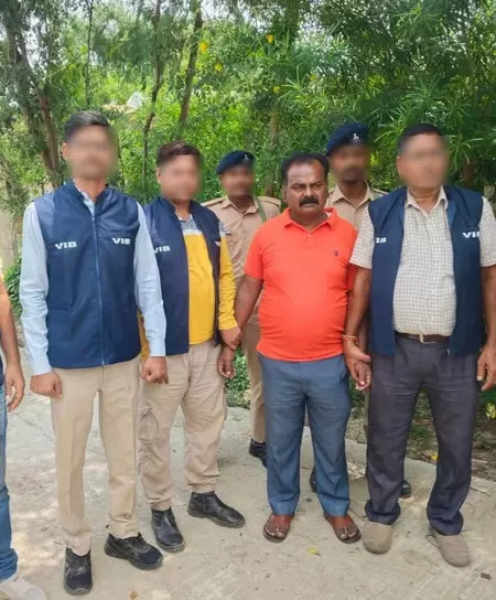 सब-इंस्पेक्टर गिरफ्तार सब-इंस्पेक्टर गिरफ्तार