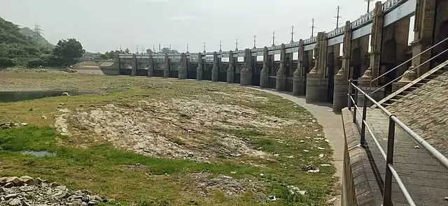 मेट्टूर बांध की ईस्ट-वेस्ट नहर से सिंचाई के लिए पानी नहीं छोड़े जाने से किसान चिंतित मेट्टूर बांध की ईस्ट-वेस्ट नहर से सिंचाई के लिए पानी नहीं छोड़े जाने से किसान चिंतित
