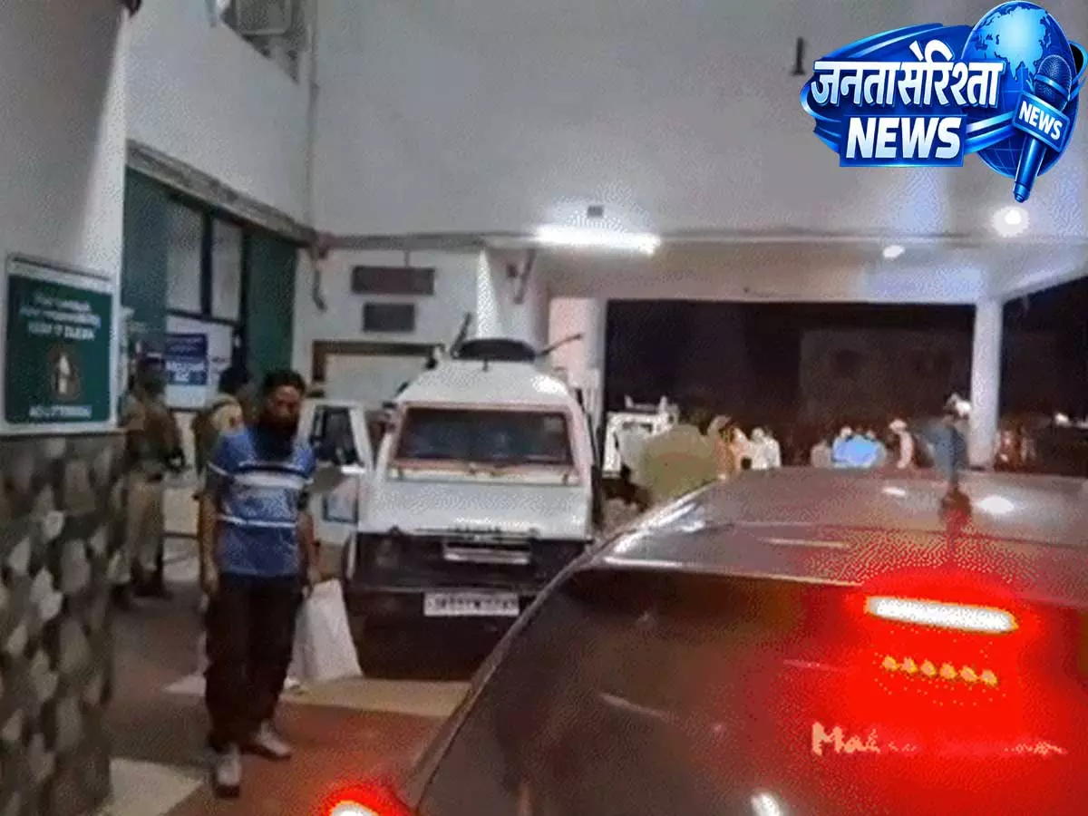 कुलगाम में टारगेट अटैक: नाम पूछकर मजदूरों को मारी गोली, 9 दिन में दूसरा आतंकी हमला कुलगाम में टारगेट अटैक: नाम पूछकर मजदूरों को मारी गोली, 9 दिन में दूसरा आतंकी हमला