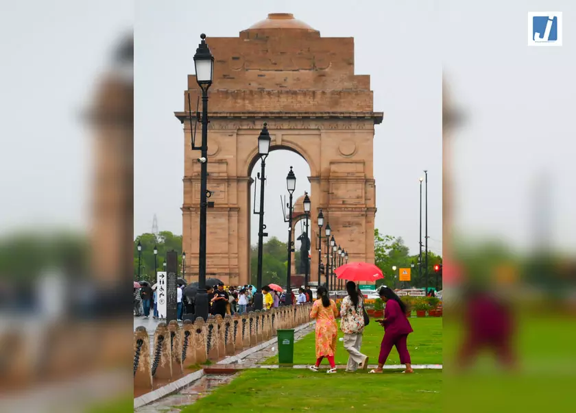 दिल्ली-एनसीआर में गर्मी और उमस से मिलेगी राहत, पूरे सप्ताह जारी रहेगा बादलों की आवाजाही और हल्की बारिश का सिलसिला दिल्ली-एनसीआर में गर्मी और उमस से मिलेगी राहत, पूरे सप्ताह जारी रहेगा बादलों की आवाजाही और हल्की बारिश का सिलसिला