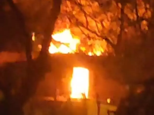Nainital: नैनीताल में गैस सिलेंडर फटा, दो दुकानें आग की चपेट में Nainital: नैनीताल में गैस सिलेंडर फटा, दो दुकानें आग की चपेट में