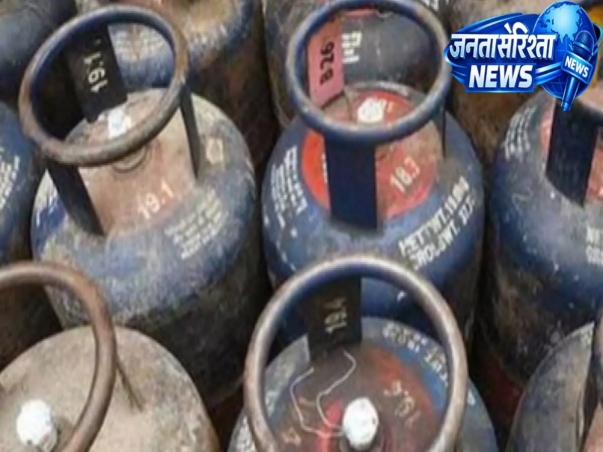 गोरखपुर में 19 किलो कमर्शियल सिलिंडर ₹192 सस्ता, कारोबारियों को मिली बड़ी राहत गोरखपुर में 19 किलो कमर्शियल सिलिंडर ₹192 सस्ता, कारोबारियों को मिली बड़ी राहत