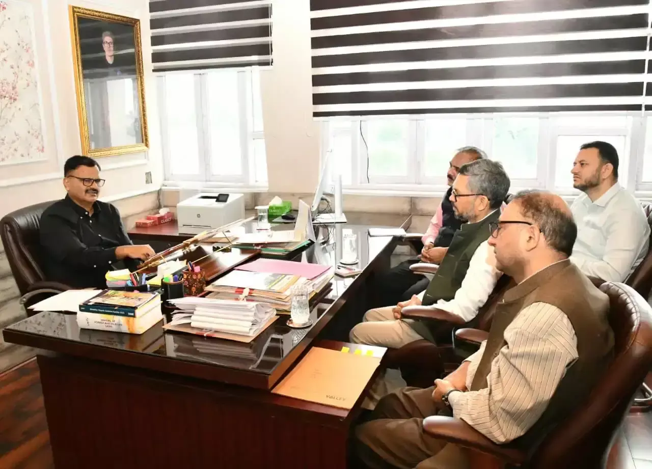 Srinagar: क्रिकेट बैट निर्माण के लिए विलो खेती मजबूत करने की योजना Srinagar: क्रिकेट बैट निर्माण के लिए विलो खेती मजबूत करने की योजना