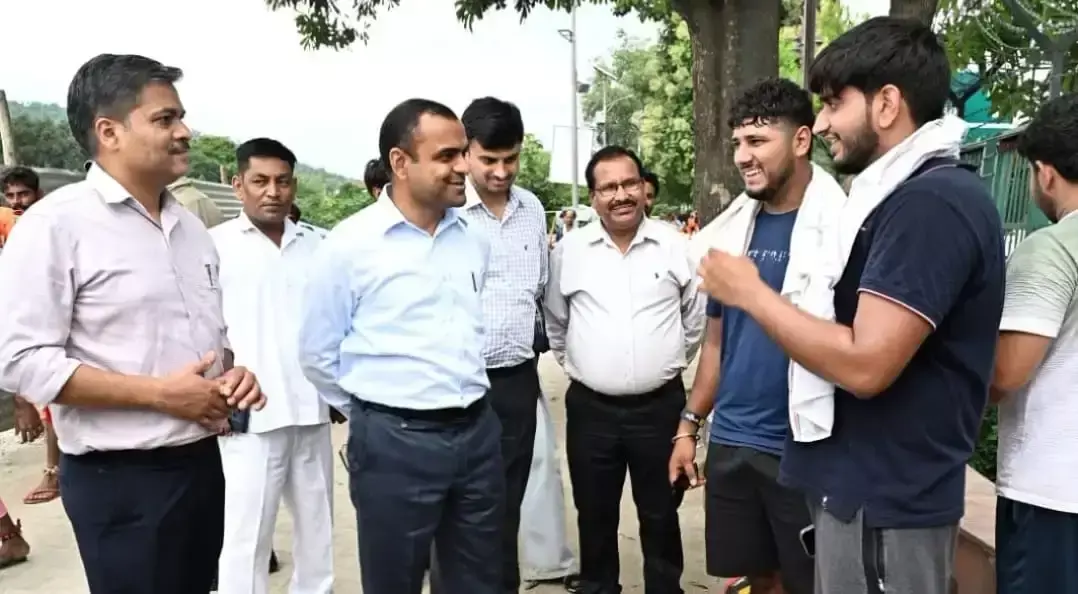 Haridwar: कांवड़ पटरी मार्ग पर सुविधाओं का जायजा लेने पहुंचे डीएम Haridwar: कांवड़ पटरी मार्ग पर सुविधाओं का जायजा लेने पहुंचे डीएम