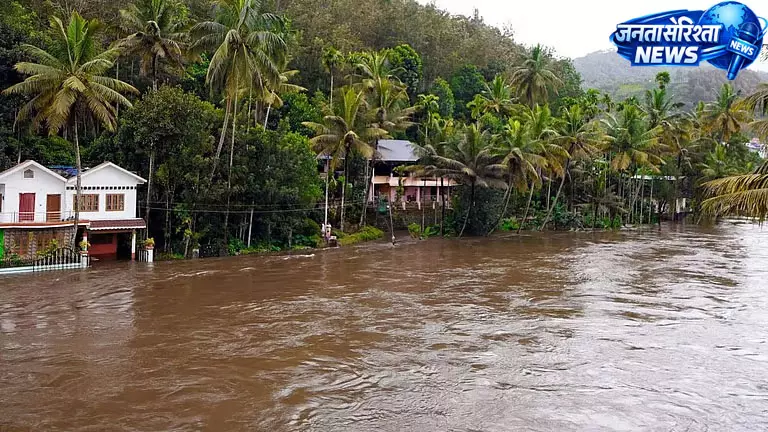 केरल में बारिश का कहर, भूस्खलन से 3 की मौत केरल में बारिश का कहर, भूस्खलन से 3 की मौत