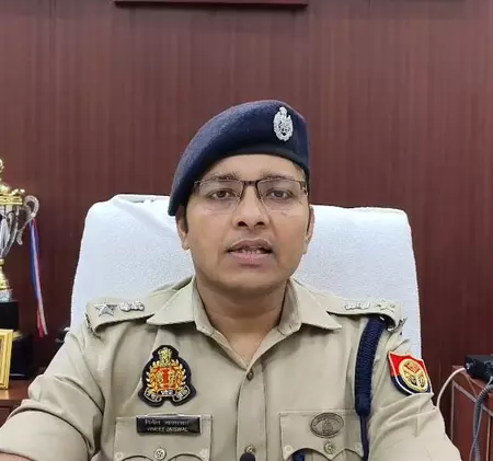 गोंडा: गोकशी में वांछित आरोपी पुलिस मुठभेड़ में घायल, अस्पताल में भर्ती गोंडा: गोकशी में वांछित आरोपी पुलिस मुठभेड़ में घायल, अस्पताल में भर्ती