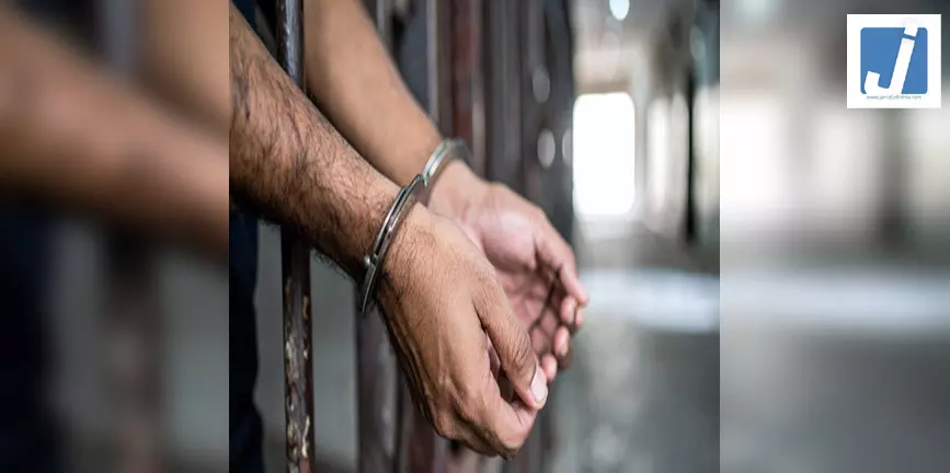 युवक की हत्या से तनाव, मुख्य आरोपी मुठभेड़ के बाद गिरफ्तार युवक की हत्या से तनाव, मुख्य आरोपी मुठभेड़ के बाद गिरफ्तार