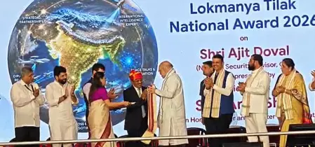 गृह मंत्री अमित शाह ने अजीत डोभाल को लोकमान्य तिलक नेशनल अवॉर्ड से किया सम्मानित गृह मंत्री अमित शाह ने अजीत डोभाल को लोकमान्य तिलक नेशनल अवॉर्ड से किया सम्मानित