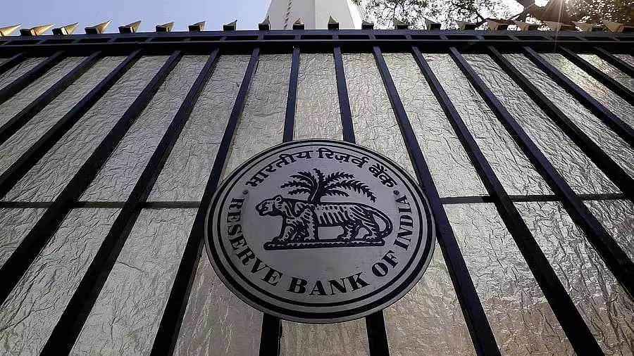 RBI के कदमों से 40.81 अरब डॉलर की आवक, रुपये को सहारा RBI के कदमों से 40.81 अरब डॉलर की आवक, रुपये को सहारा