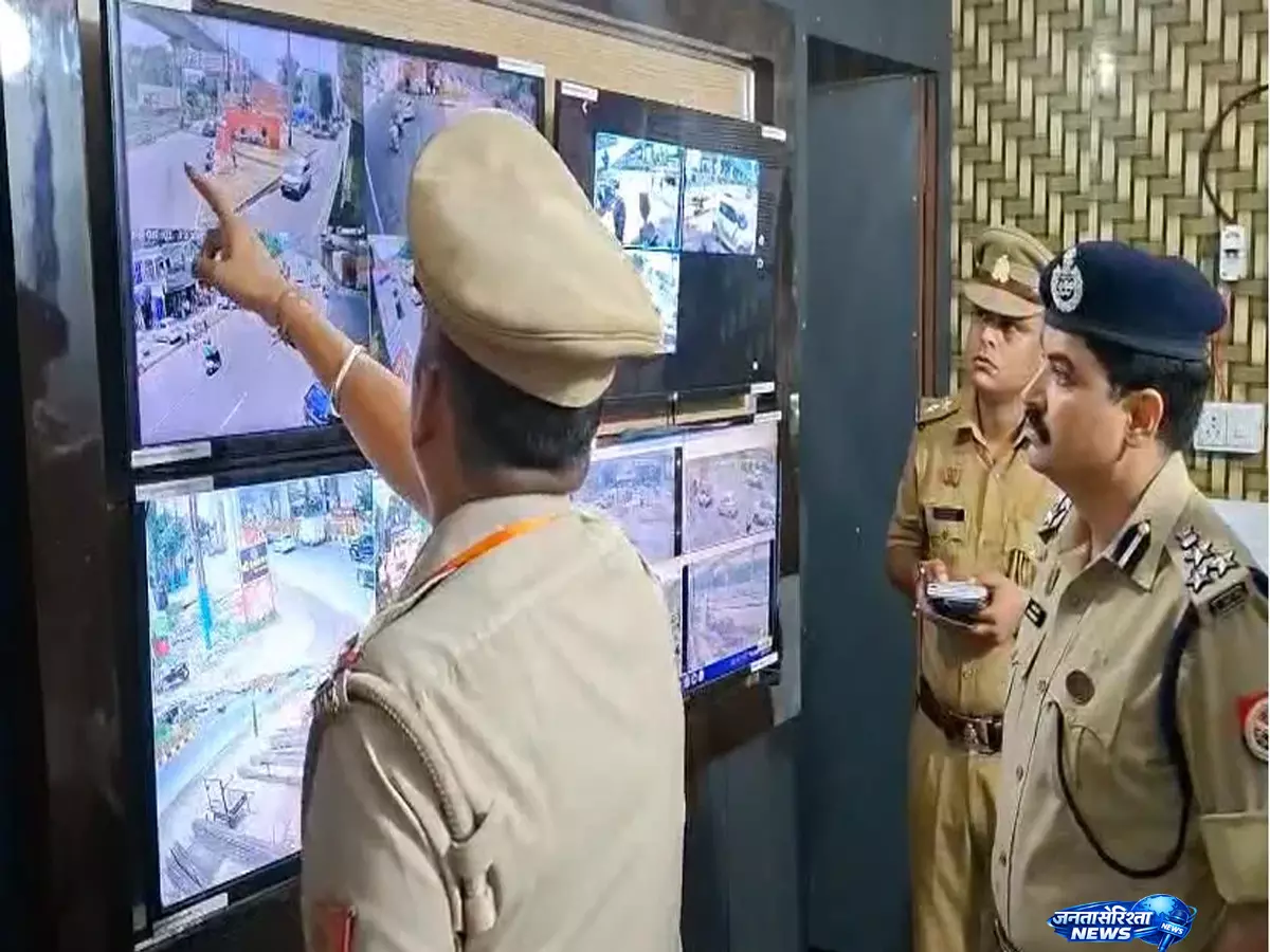 ग्राउंड जीरो पर पहुंचे डीआईजी, कांवड़ मार्गों की सुरक्षा व्यवस्था का लिया जायजा ग्राउंड जीरो पर पहुंचे डीआईजी, कांवड़ मार्गों की सुरक्षा व्यवस्था का लिया जायजा
