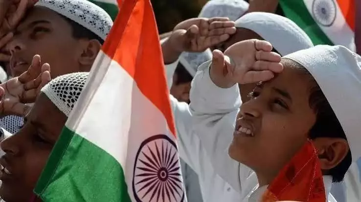 वंदे मातरम की अनिवार्यता पर गरमाई सियासत, मुस्लिम पर्सनल लॉ बोर्ड का तंज वंदे मातरम की अनिवार्यता पर गरमाई सियासत, मुस्लिम पर्सनल लॉ बोर्ड का तंज