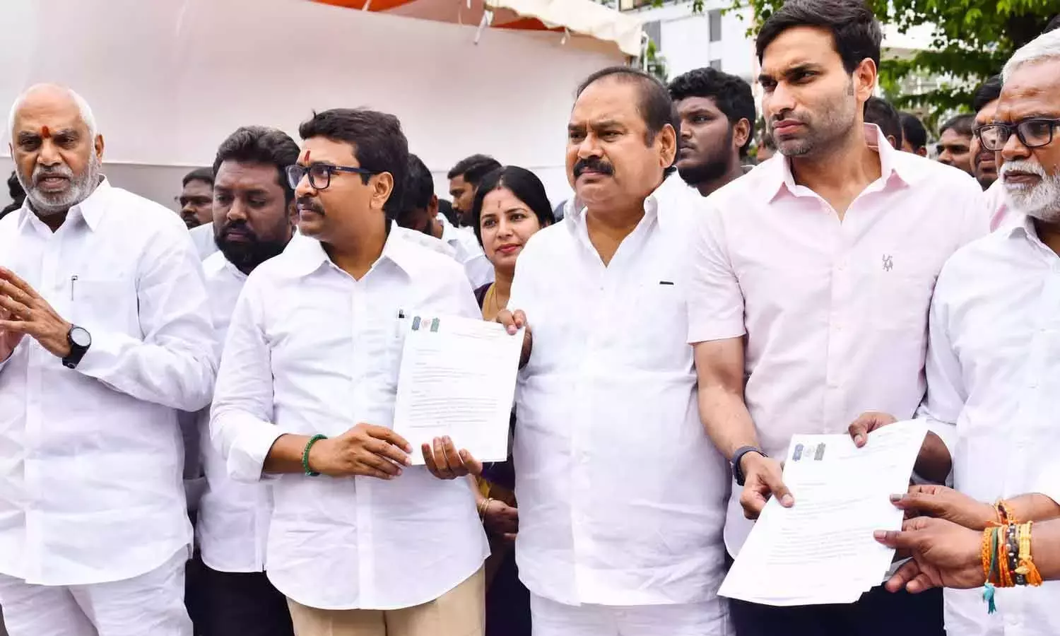 YSRCP ने डीएससी-2025 की सीबीआई जांच, युवाओं के लिए न्याय की मांग की YSRCP ने डीएससी-2025 की सीबीआई जांच, युवाओं के लिए न्याय की मांग की