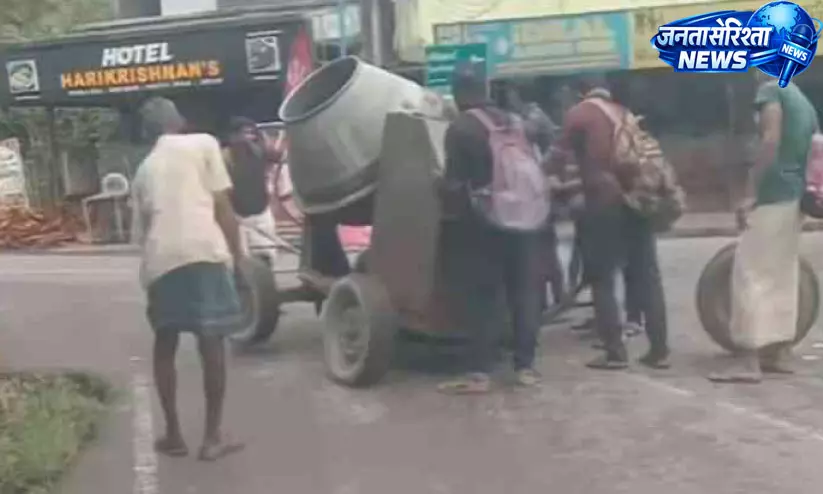 कंक्रीट मिक्सर का टायर फटा, चालक की सतर्कता से टला हादसा कंक्रीट मिक्सर का टायर फटा, चालक की सतर्कता से टला हादसा