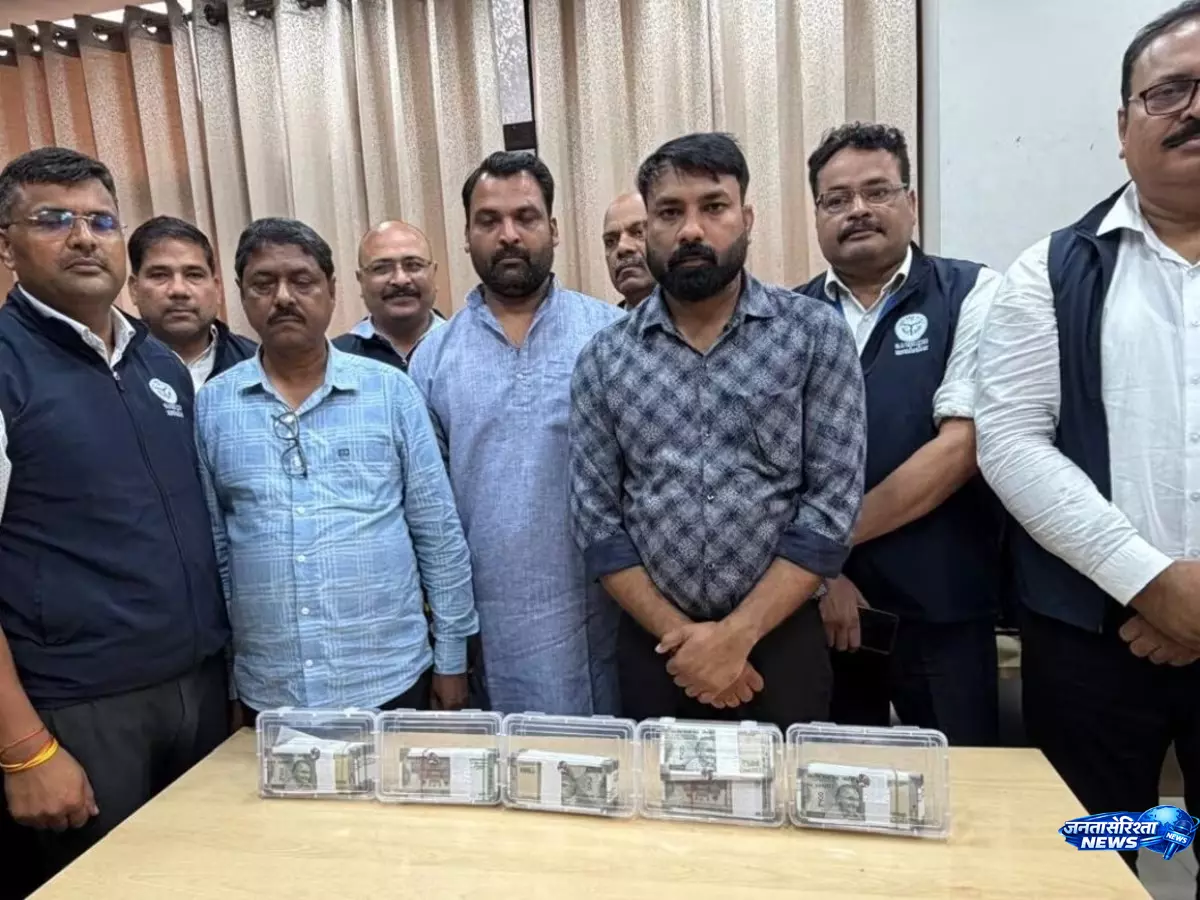 विजिलेंस का भ्रष्टाचार पर वार, LDA अधिकारी और दलाल रिश्वत लेते गिरफ्तार विजिलेंस का भ्रष्टाचार पर वार, LDA अधिकारी और दलाल रिश्वत लेते गिरफ्तार