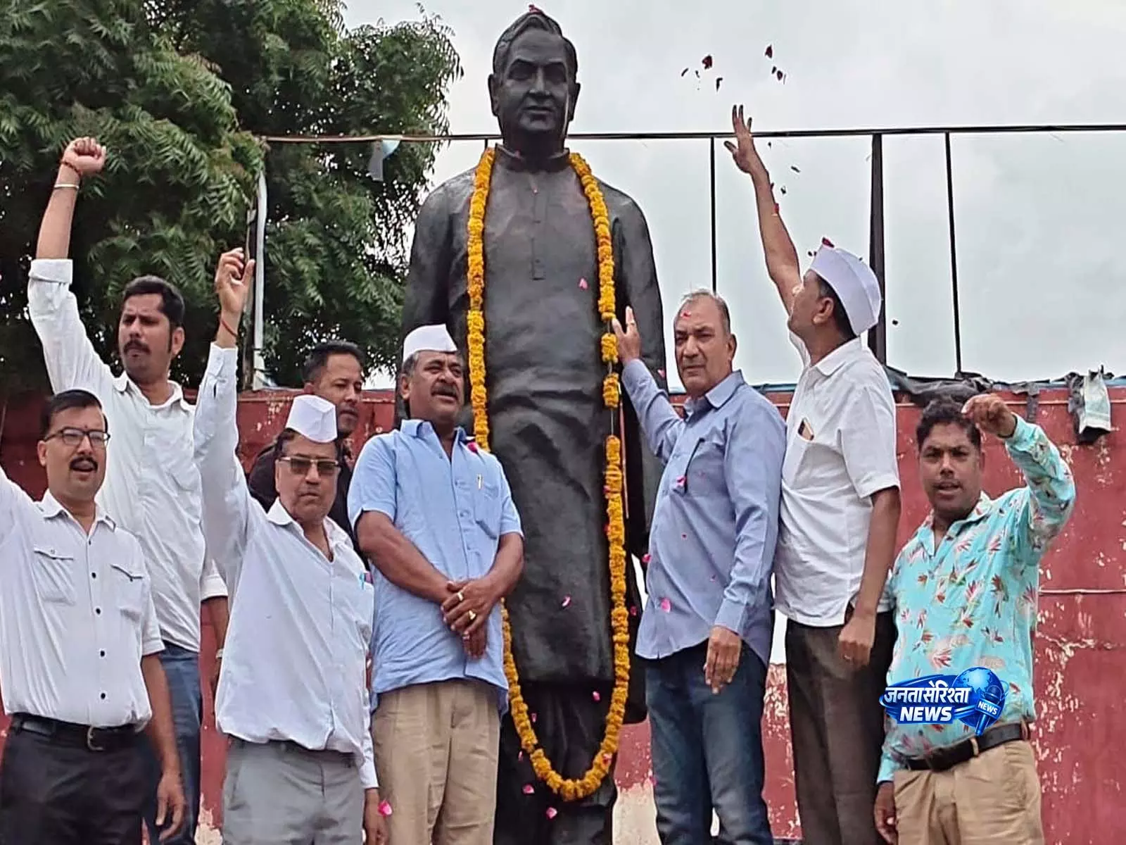 मोहनलाल सुखाड़िया की जयंती पर कांग्रेस ने दी श्रद्धांजलि, जनसेवा के आदर्श अपनाने का आह्वान मोहनलाल सुखाड़िया की जयंती पर कांग्रेस ने दी श्रद्धांजलि, जनसेवा के आदर्श अपनाने का आह्वान