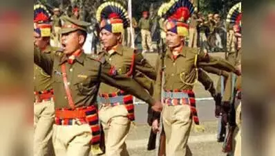 असम पुलिस ने जजों और मंत्रियों के साथ तैनात 37 होम गार्ड्स को हटा दिया असम पुलिस ने जजों और मंत्रियों के साथ तैनात 37 होम गार्ड्स को हटा दिया