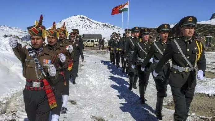 छह साल तक बंद रहने के बाद नाथुला के ज़रिए भारत-चीन सीमा व्यापार फिर से शुरू हो गया छह साल तक बंद रहने के बाद नाथुला के ज़रिए भारत-चीन सीमा व्यापार फिर से शुरू हो गया