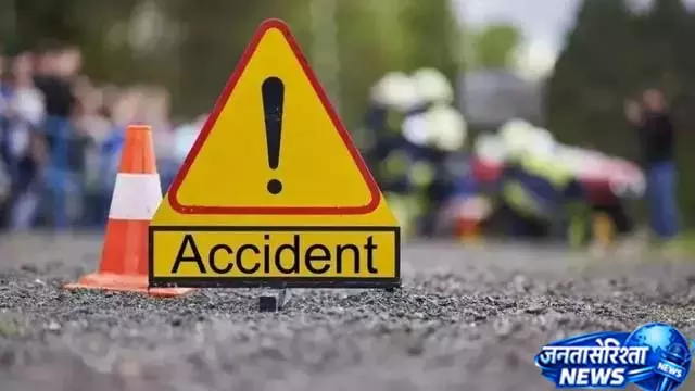 मथुरा में बड़ा हादसा, बस की टक्कर से मची चीख-पुकार मथुरा में बड़ा हादसा, बस की टक्कर से मची चीख-पुकार